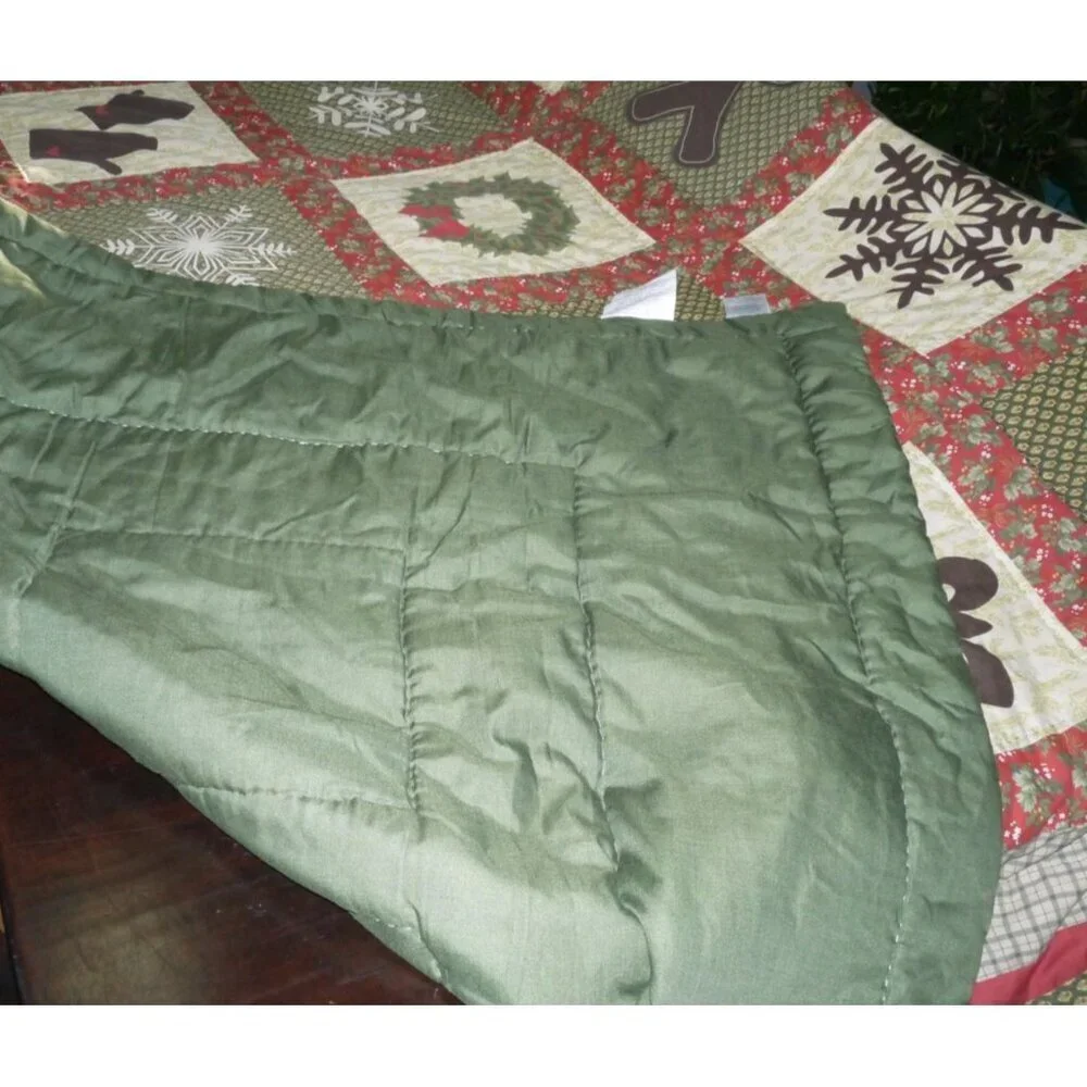 Kohl's HOME CLASSICS Christmas green, red & tan blanket quilt KING 100 x 85
